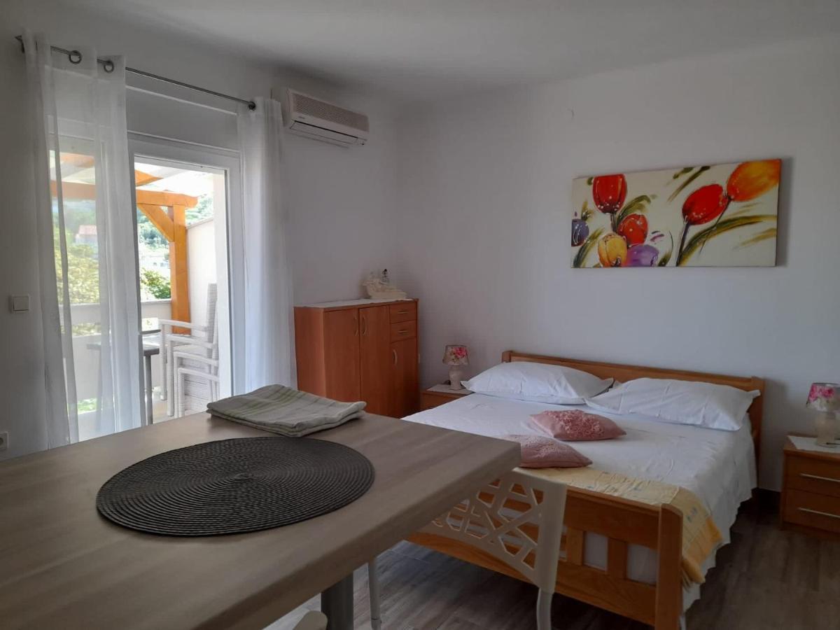 Rooms & Apartments Kaurloto Паг Екстериор снимка
