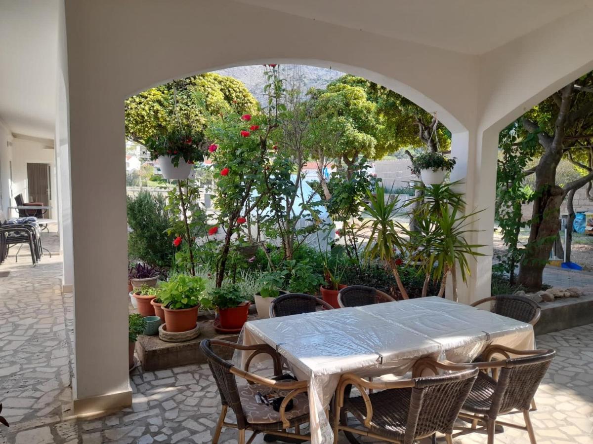 Rooms & Apartments Kaurloto Паг Екстериор снимка