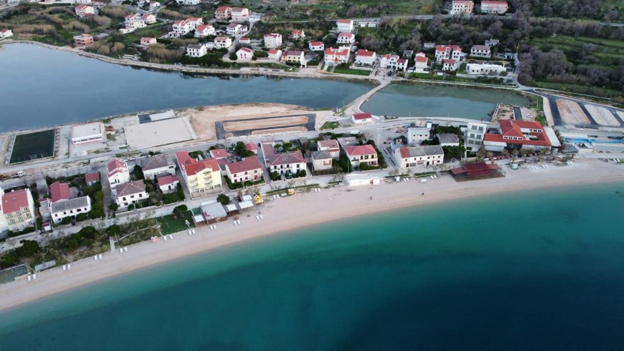 Rooms & Apartments Kaurloto Паг Екстериор снимка