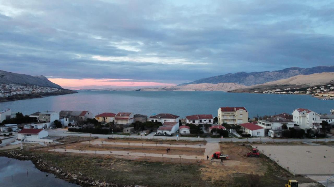 Rooms & Apartments Kaurloto Паг Екстериор снимка