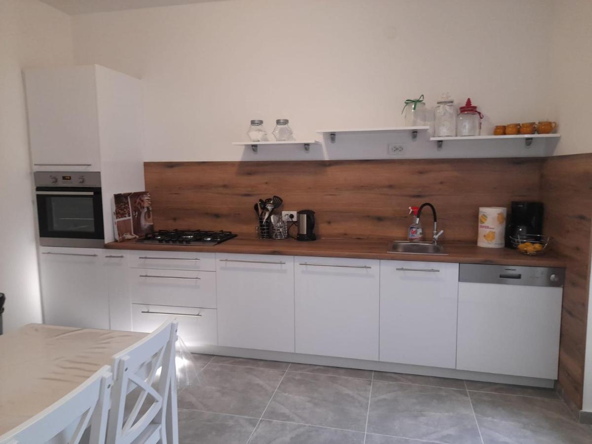 Rooms & Apartments Kaurloto Паг Екстериор снимка