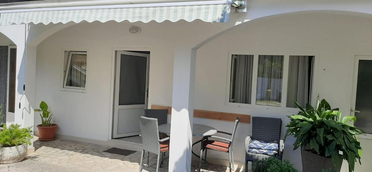 Rooms & Apartments Kaurloto Паг Екстериор снимка