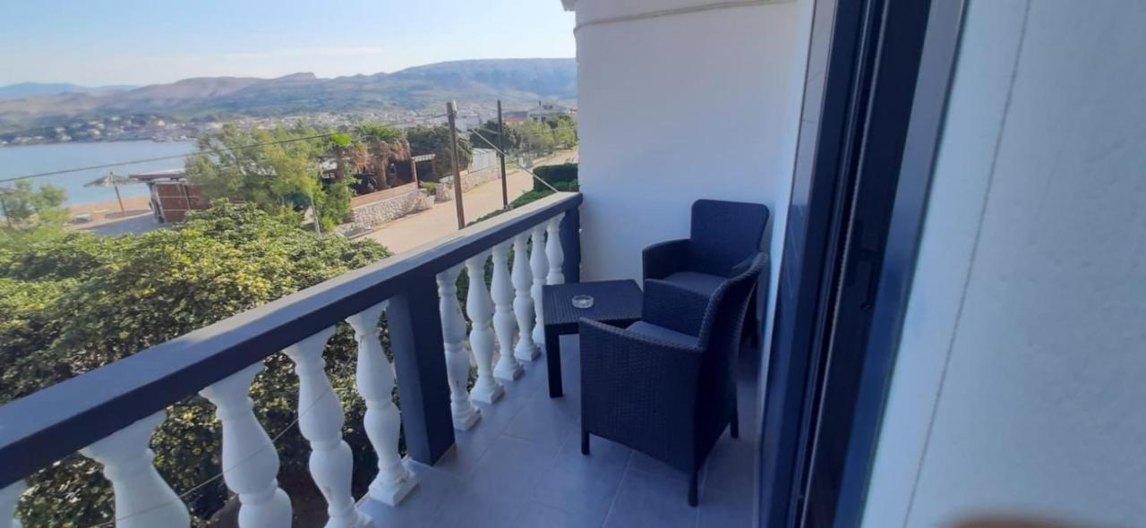 Rooms & Apartments Kaurloto Паг Екстериор снимка
