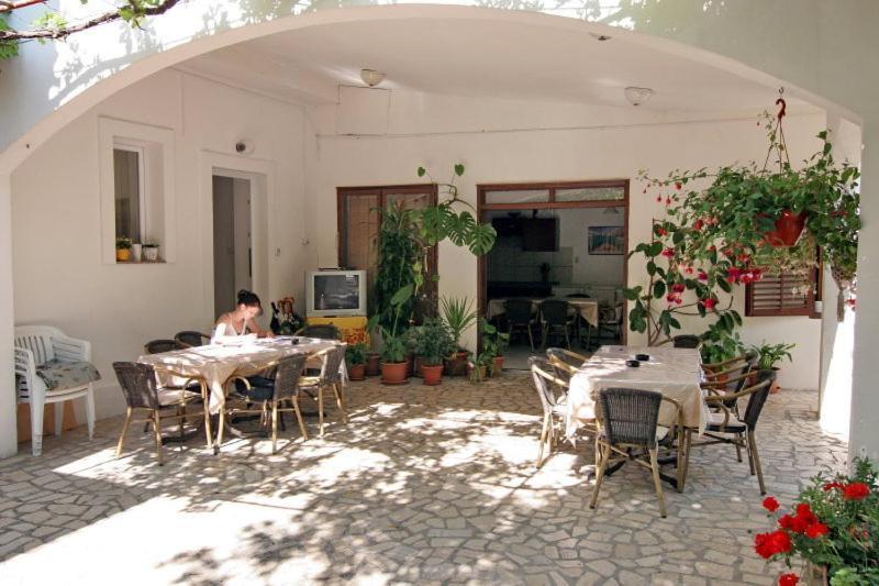Rooms & Apartments Kaurloto Паг Екстериор снимка