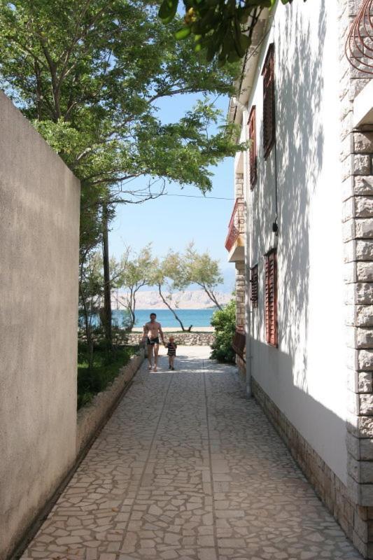 Rooms & Apartments Kaurloto Паг Екстериор снимка
