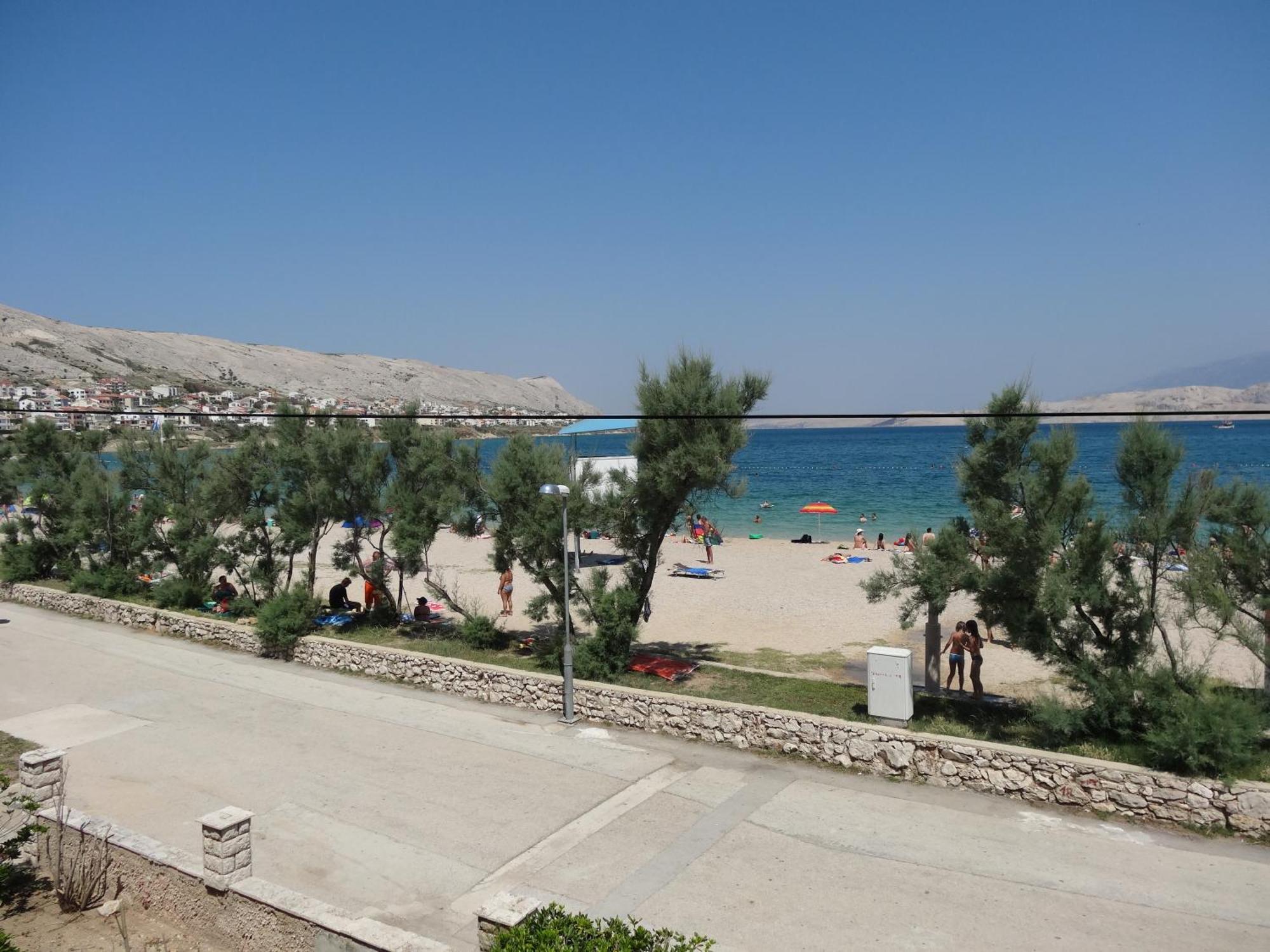 Rooms & Apartments Kaurloto Паг Екстериор снимка